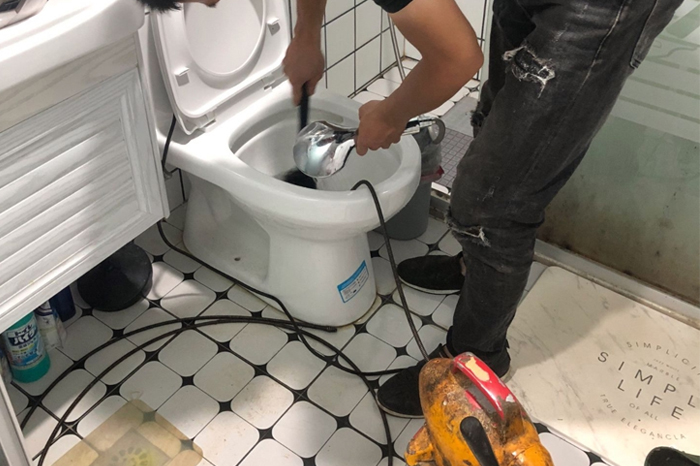 头屯河马桶堵塞自己疏通还是找师傅?专业上门服务让你省时更省心